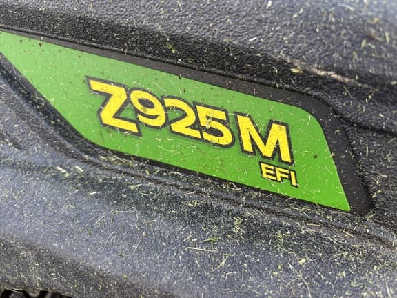 Image of John Deere Z925M equipment image 1