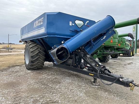 Image of Kinze 1100 equipment image 2