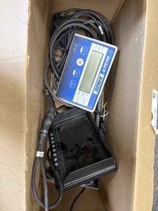Image of Kinze 1300 equipment image 2
