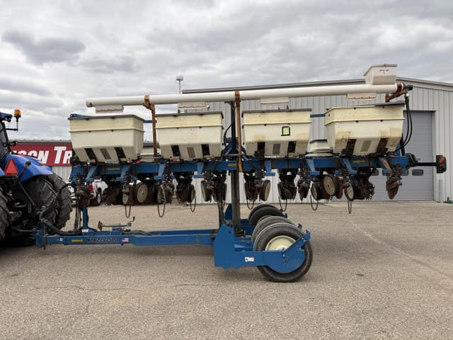 Image of Kinze 3500 equipment image 2