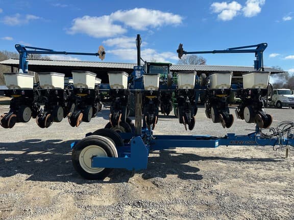 Image of Kinze 3500 equipment image 4