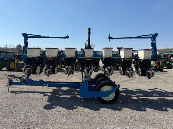 2014 Kinze 3500 Equipment Image0