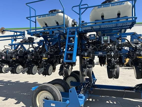 Image of Kinze 3600 equipment image 4