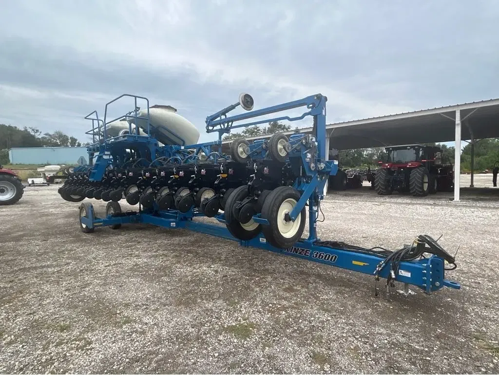 2014 Kinze 3600 Equipment Image0