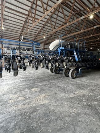 Image of Kinze 3600 equipment image 3
