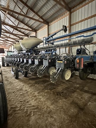 2014 Kinze 3600 Equipment Image0