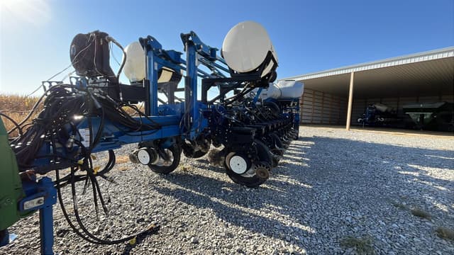 Image of Kinze 4900 equipment image 2