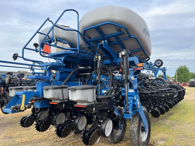 Image of Kinze 4900 equipment image 2