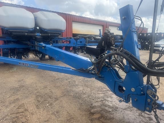 Image of Kinze 4900 equipment image 4