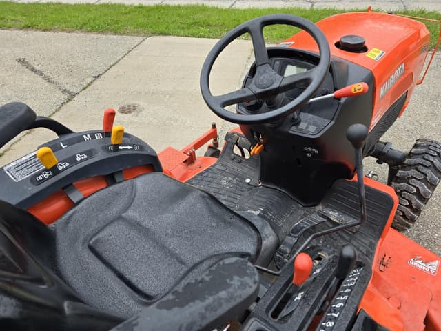 Image of Kubota B2650 equipment image 4