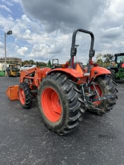 Image of Kubota M7060 equipment image 2