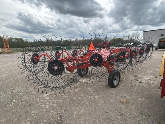 Image of Kuhn SR300 equipment image 1