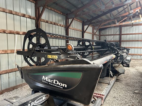 Image of MacDon FD75-S equipment image 2