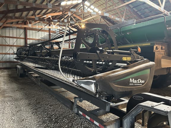 2014 MacDon FD75-S Equipment Image0