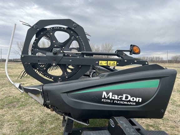 2014 MacDon FD75-S Equipment Image0