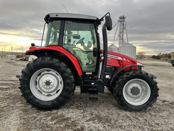 Image of Massey Ferguson 5613 equipment image 4