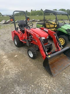 2014 Massey Ferguson GC1705 Equipment Image0