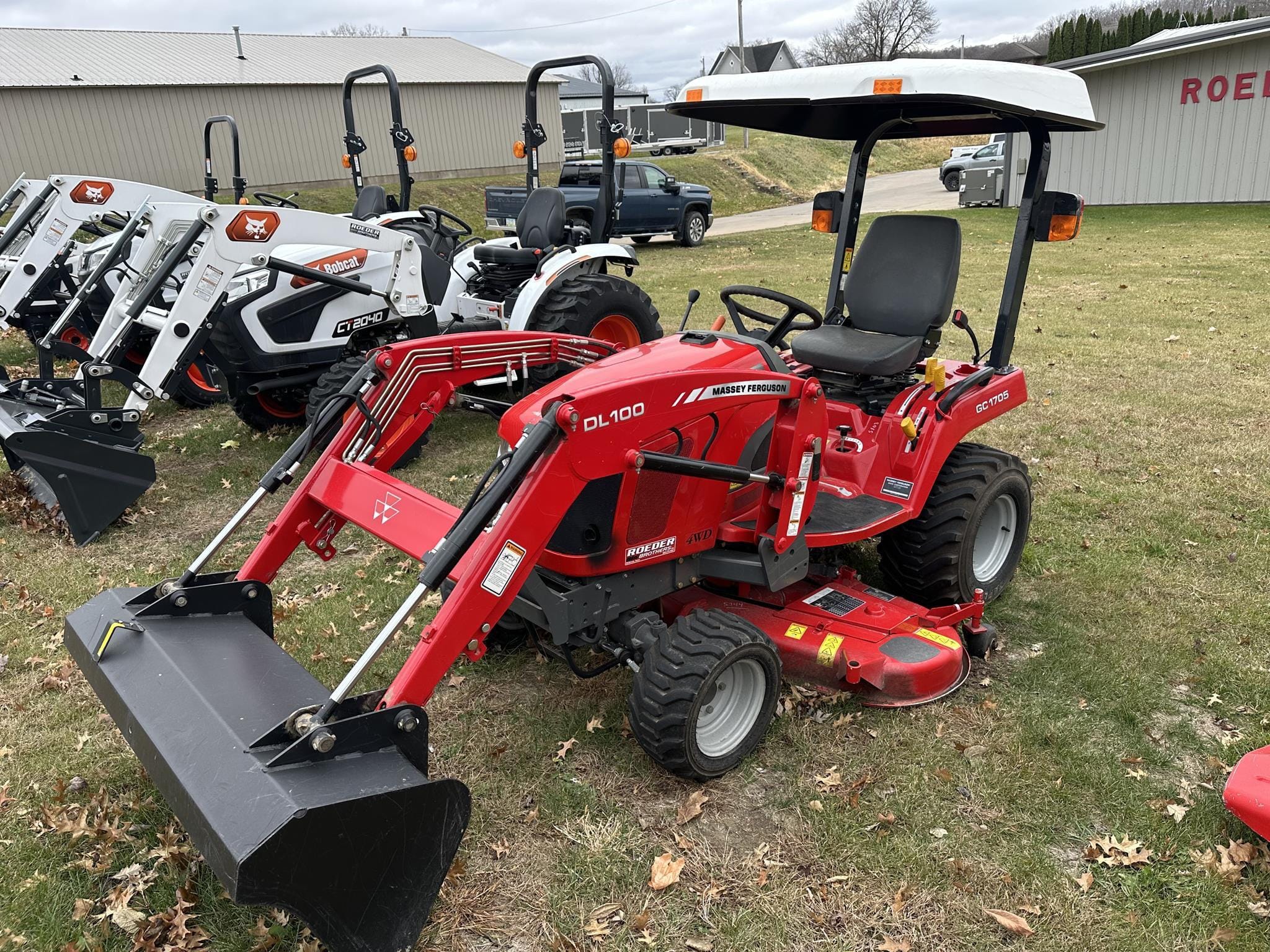 2014 Massey Ferguson GC1705 Equipment Image0
