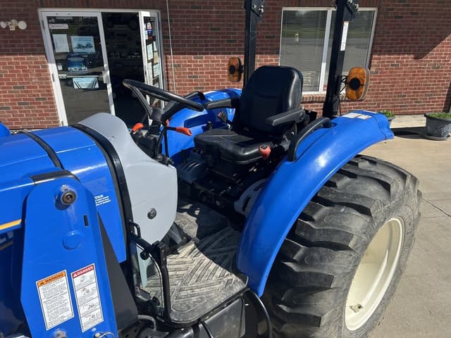 Image of New Holland Boomer 47 equipment image 1