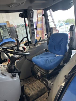 Image of New Holland Boomer 47 equipment image 2