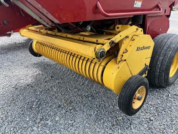 Image of New Holland BR7060 equipment image 2