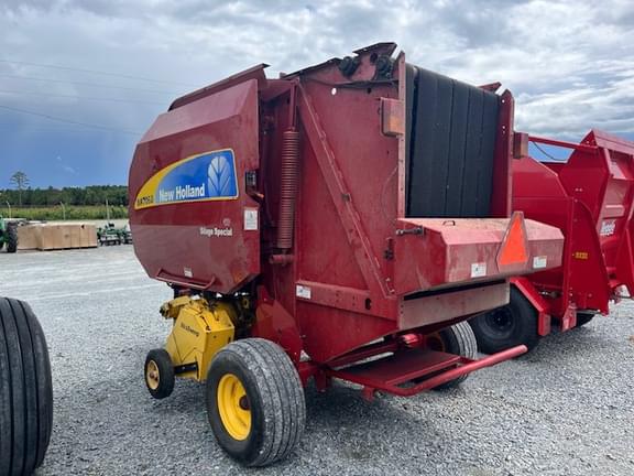 Image of New Holland BR7060 equipment image 3
