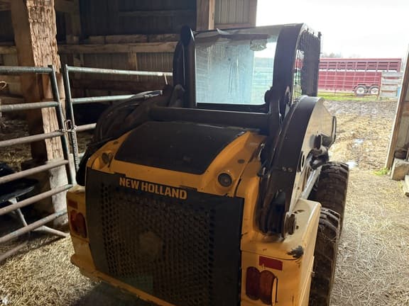 Image of New Holland L218 equipment image 2