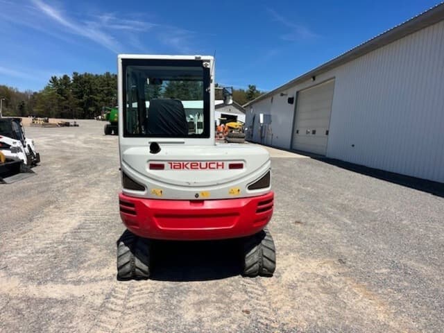 Image of Takeuchi TB240 equipment image 3