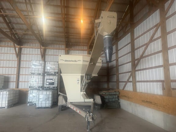 2014 Unverferth 3750 Equipment Image0