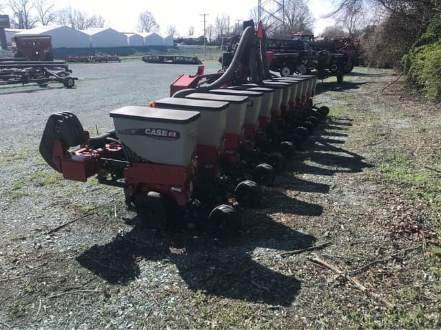 Image of Case IH 1235 equipment image 4