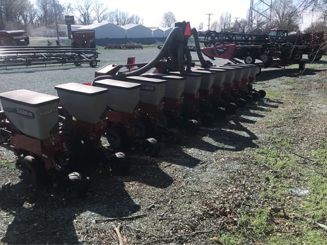 Image of Case IH 1235 equipment image 3