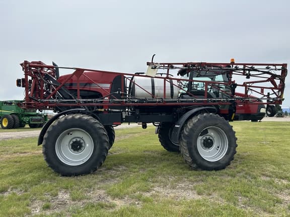 Image of Case IH Patriot 3240 equipment image 2