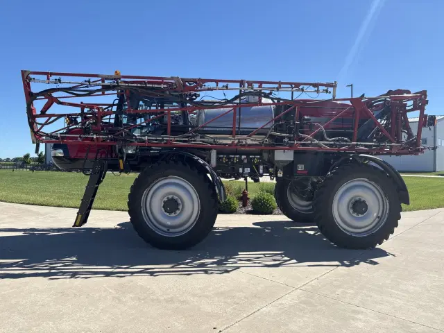 Image of Case IH Patriot 3340 equipment image 4