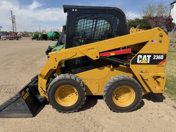 2015 Caterpillar 236D Equipment Image0