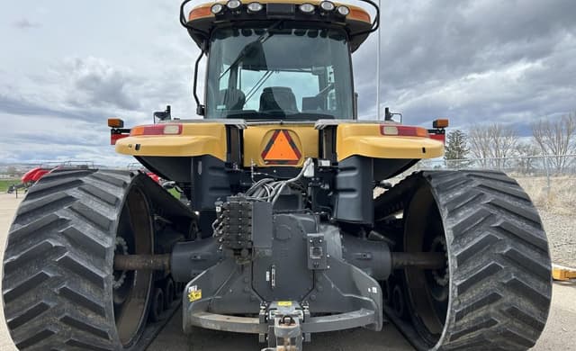 Image of Challenger MT875E equipment image 4