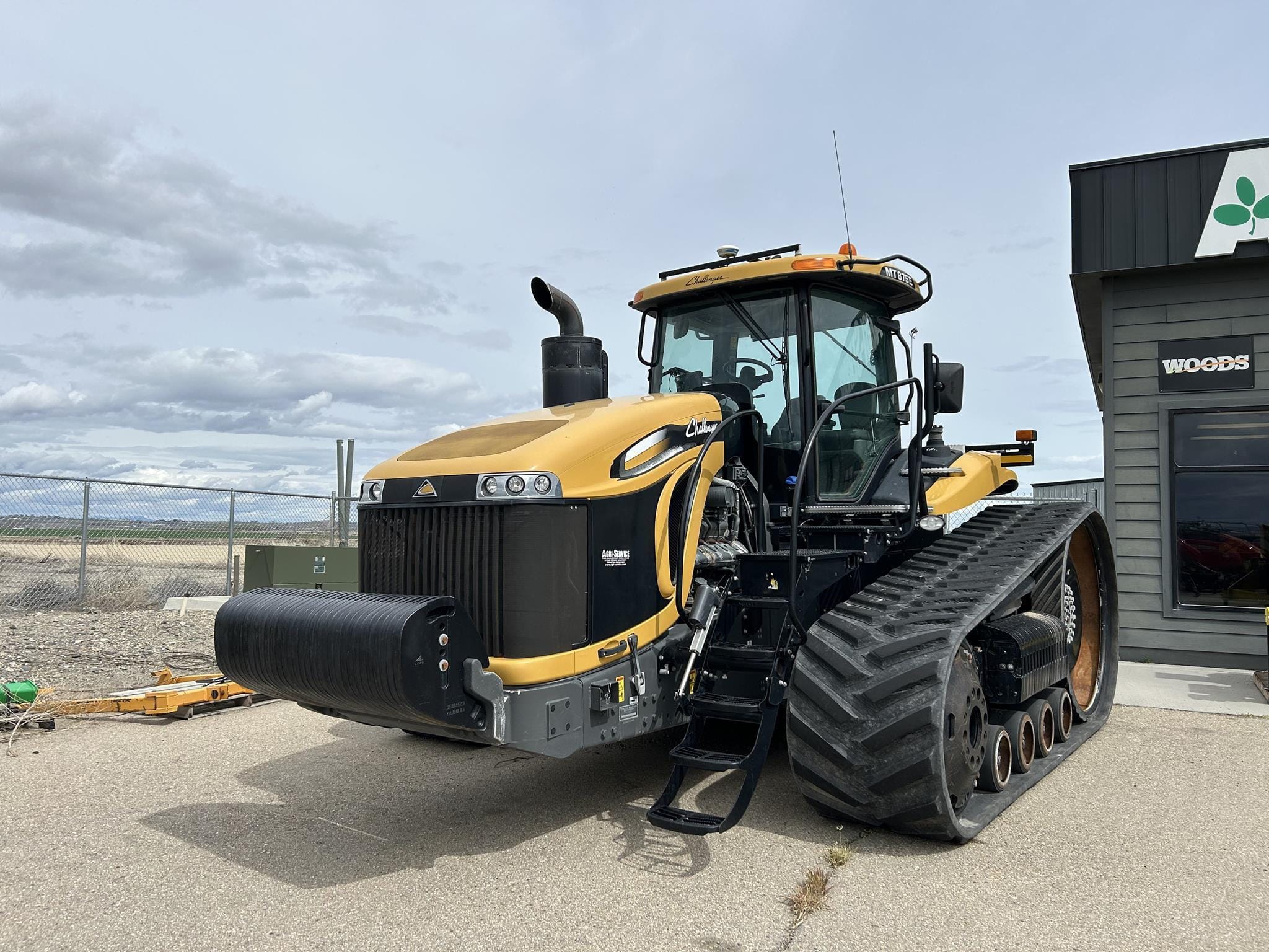 2015 Challenger MT875E Equipment Image0