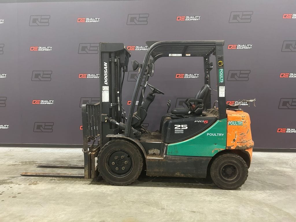 2015 Daewoo G25E-3 Equipment Image0