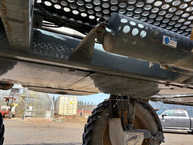 Image of Hagie STS12 equipment image 4