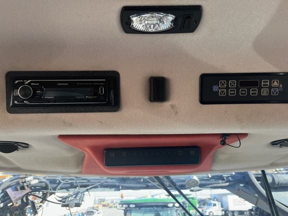 Image of Hagie STS14 equipment image 4