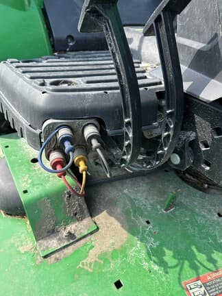 Image of John Deere 1023E equipment image 4