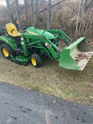 2015 John Deere 1023E Equipment Image0