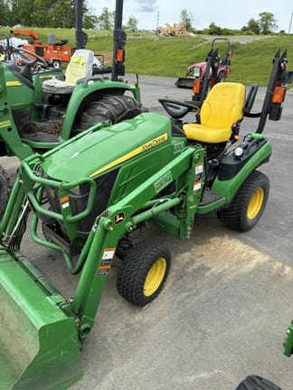 2015 John Deere 1025R Equipment Image0