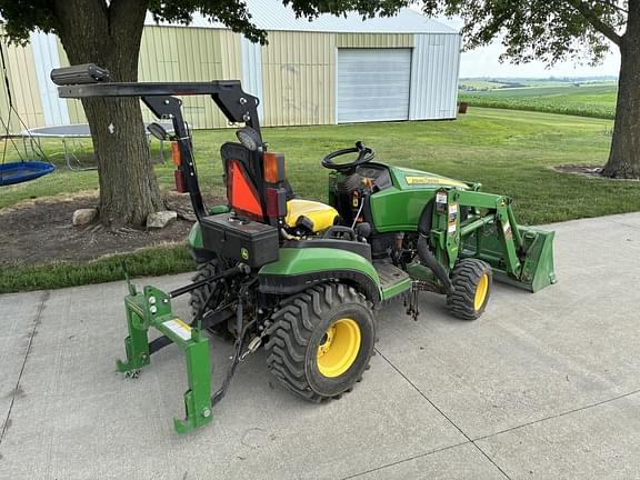 Image of John Deere 1025R equipment image 4
