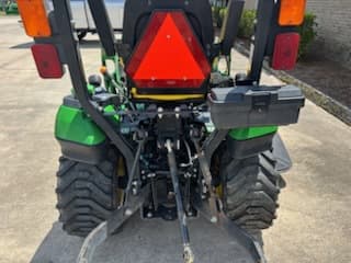 Image of John Deere 1025R equipment image 3