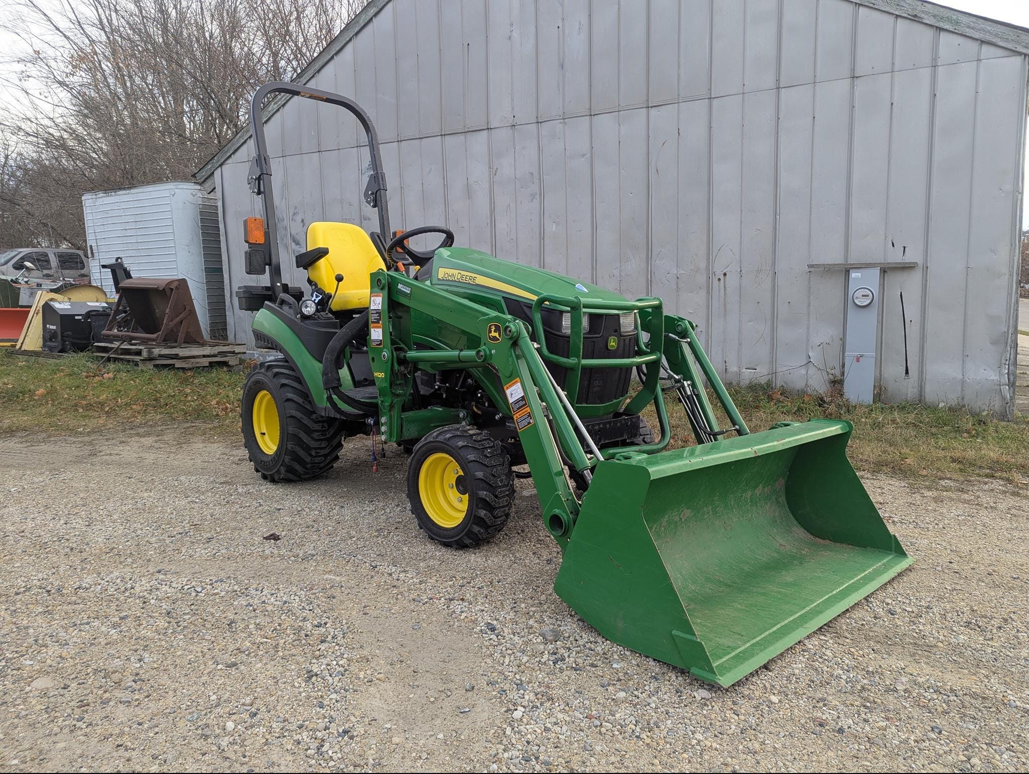 2015 John Deere 1025R Equipment Image0