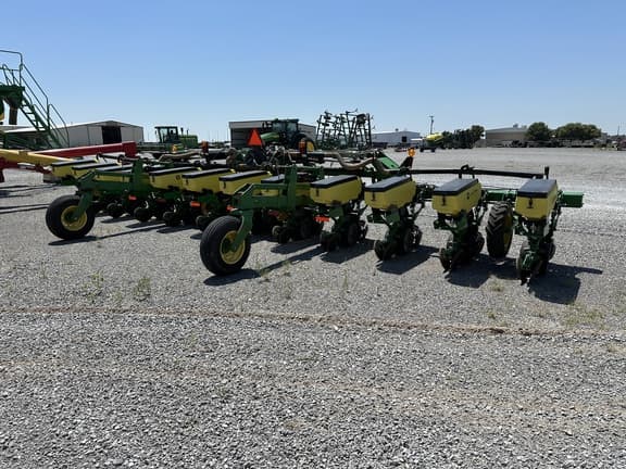 Image of John Deere 1725 equipment image 3