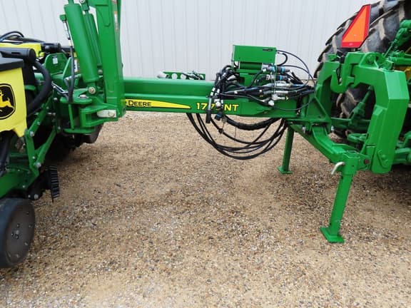 Image of John Deere 1775 equipment image 4