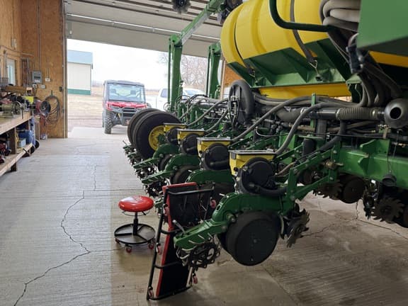 Image of John Deere 1775 equipment image 4