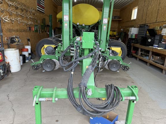 Image of John Deere 1775 equipment image 1