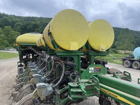 Image of John Deere 1775 equipment image 2